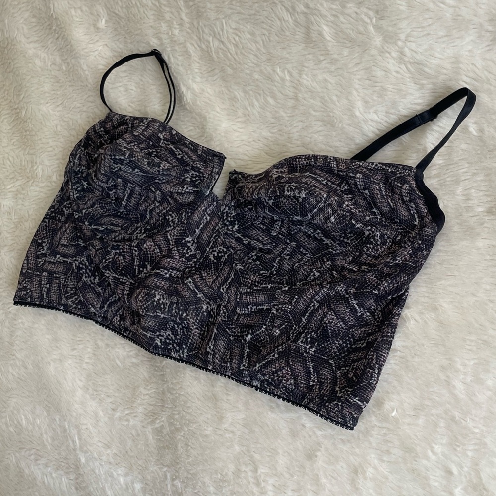 Black Intimates Bra 💋 Size Medium 34-36C cup